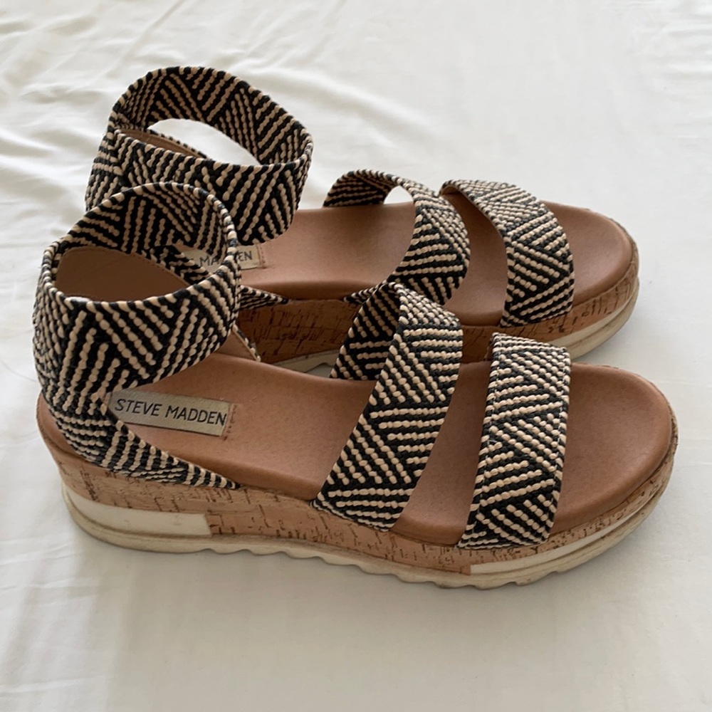 STEVE MADDEN platform sandals